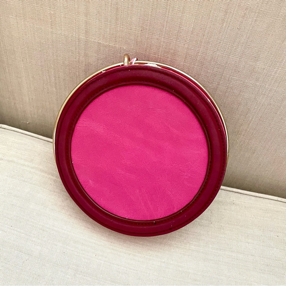 🩷 Damaged Zara round pink clutch